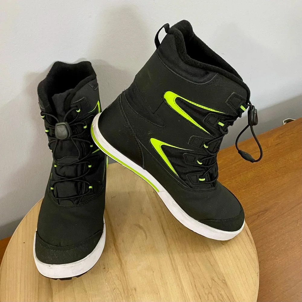 Merrell Snow Bank 3.0 Waterproof Boots Kids Youth Size US 7 Black Neon Green